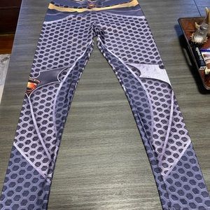 Batman V Superman Leggings size L/XL fit like L